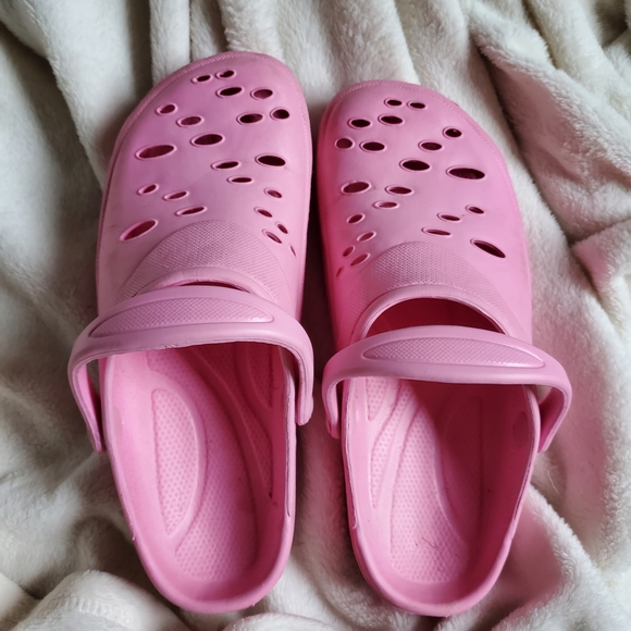 Pink Slip-On Clogs (Size 9) - Picture 3 of 7